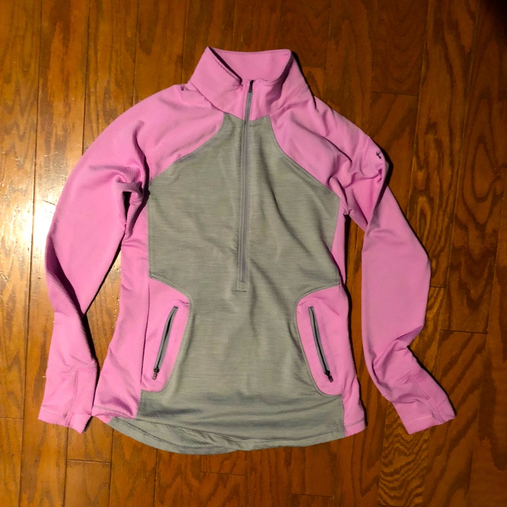 UA women’s small cold gear react active shirt. Great condition.